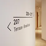 Santa Teresa House 2*