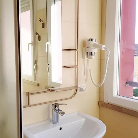 Santa Teresa House Отель Верона