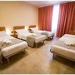 Santa Teresa House 2*